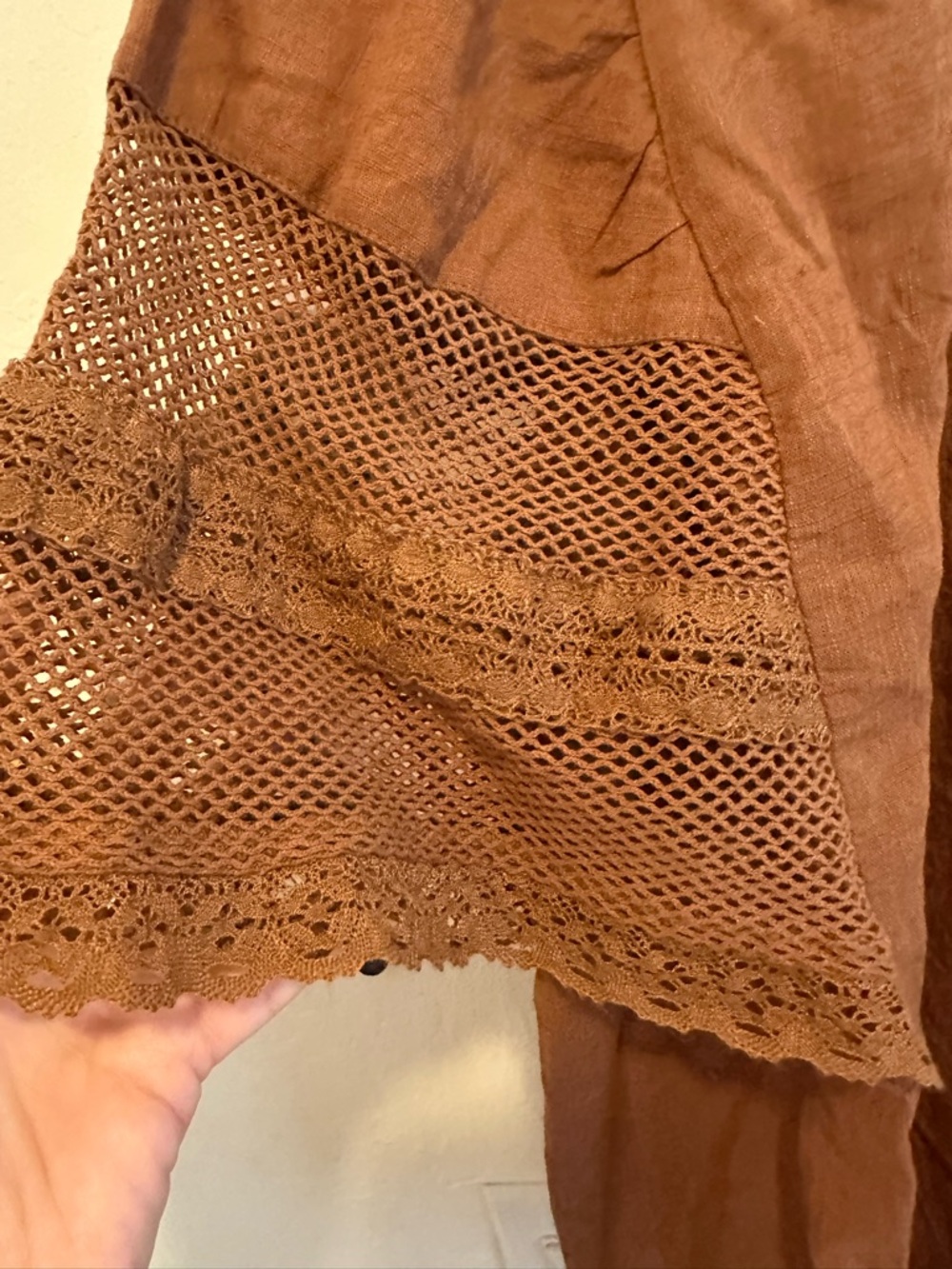 Ladies Old Navy rust colored blouse with lace accents size Medium NWT - Picture 3 of 15